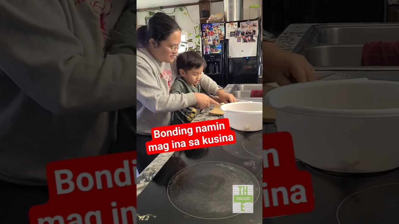 Куриный суп с лапшой и нашим домашним костным бульоном.