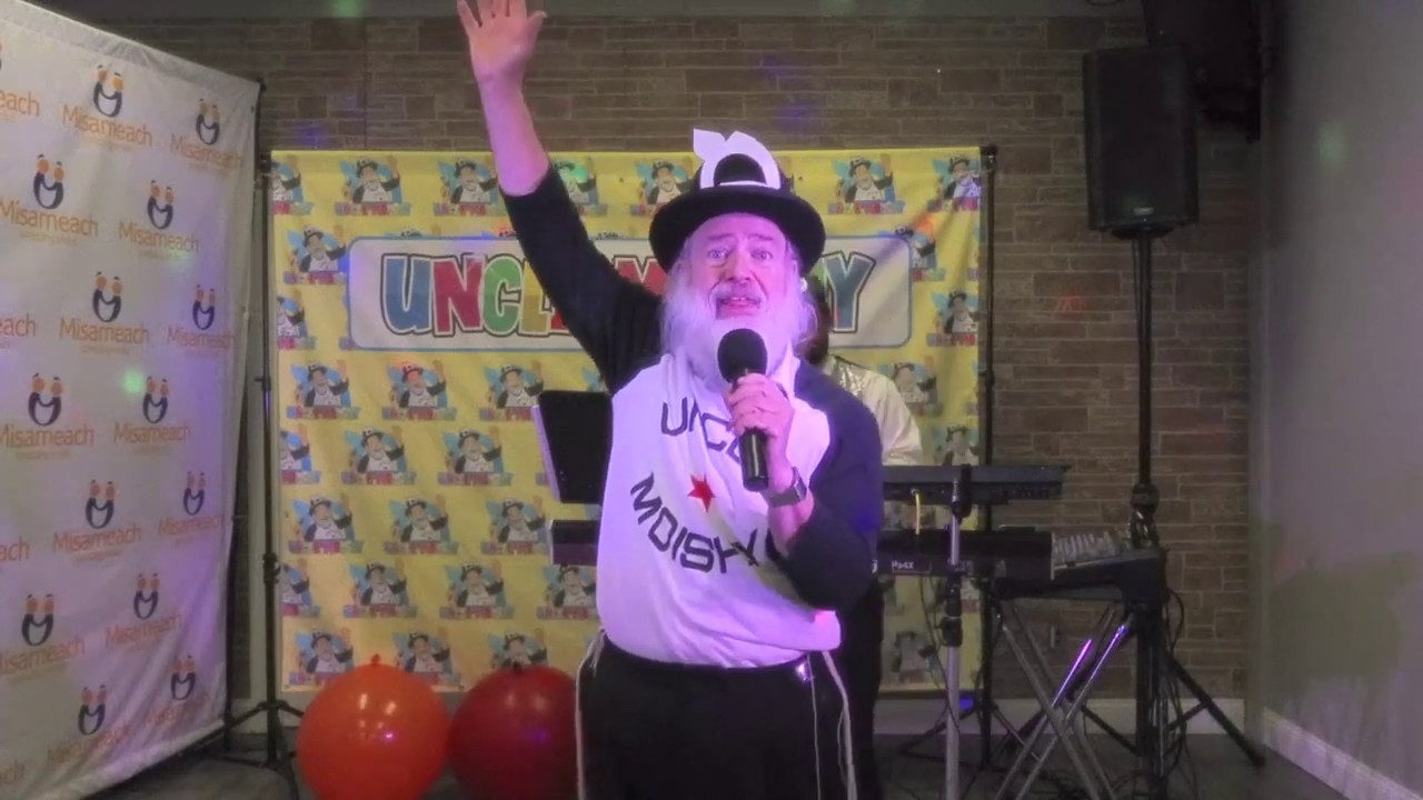 Uncle Moishy sings at Misameach!