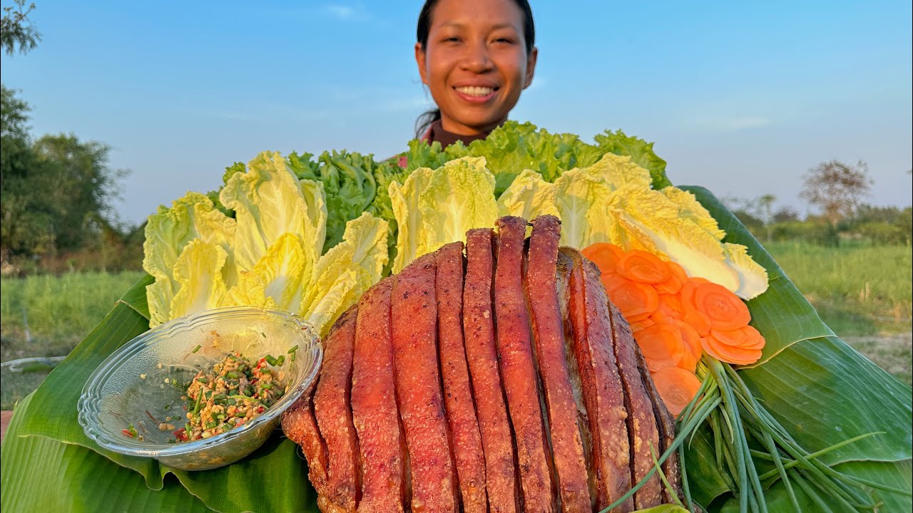 បំពងសាច់ជ្រូក៣ជាន់ ជ្រក់ក្រសាំង ឆម ស្រីផាច - Chhom Sreypach
