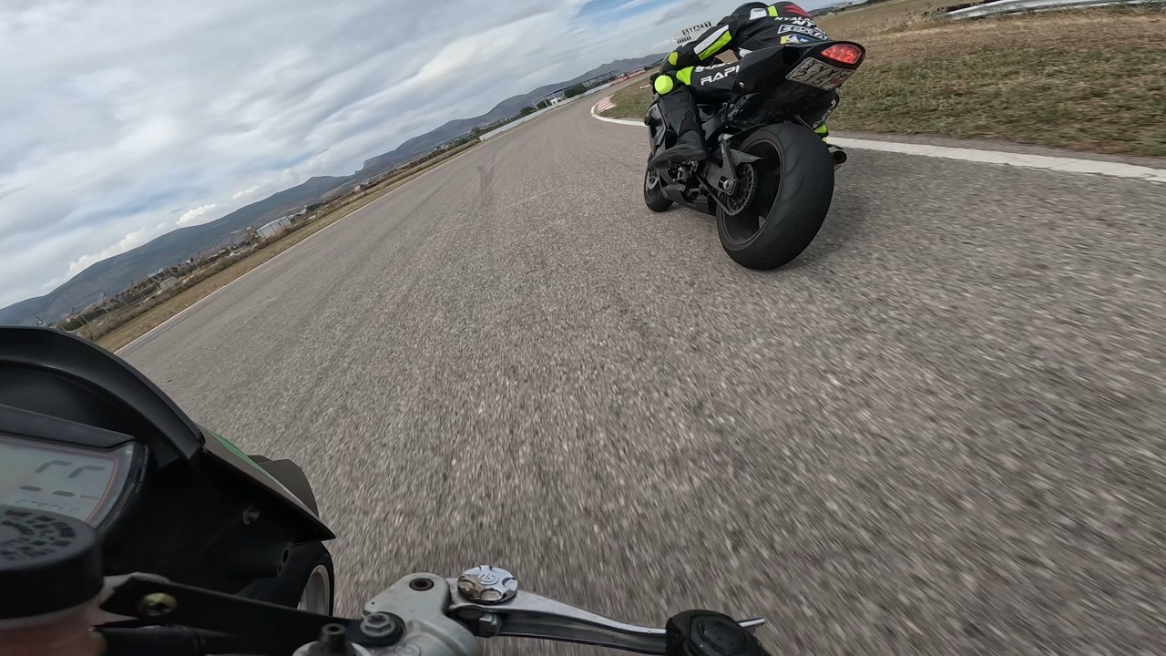 Gsxr 1000 vs Ktm 690 sm Megara Circuit