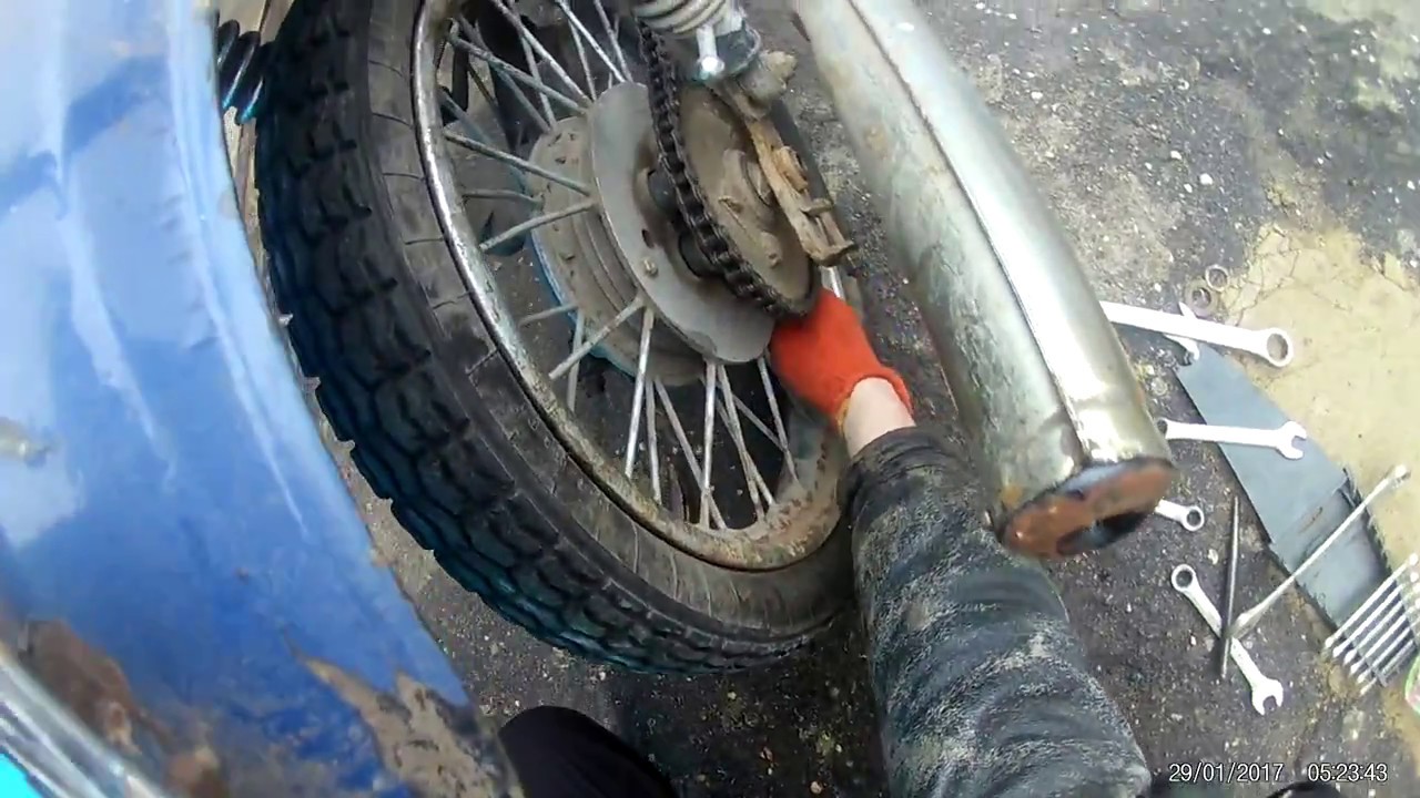 Снимаем колесо на мотоцикла 