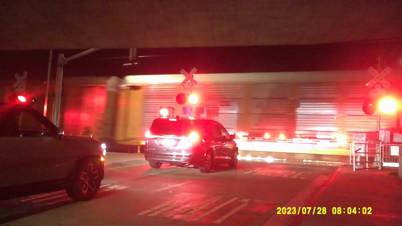 [All 4 Tracks Function] BNSF 7957 Autorack, Amtrak 2114 Pacific Surfliner, Sassafras St San Diego CA