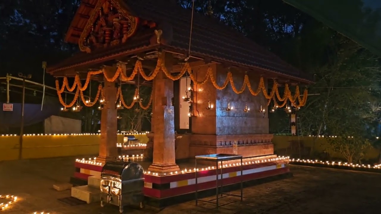 ശ്രീ എടക്കണമ്പേത്ത് ഭഗവതി ക്ഷേത്രം  കാവ് പുറവൂർ  ദശസഹസ്രം ദീപം തെളിയിക്കൽ 