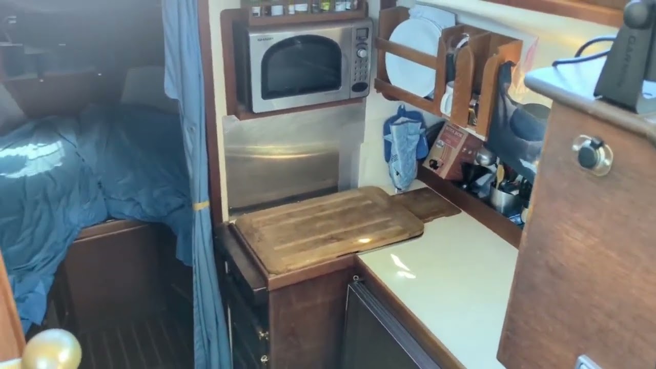 1987 Cape Dory 28 with flybridge