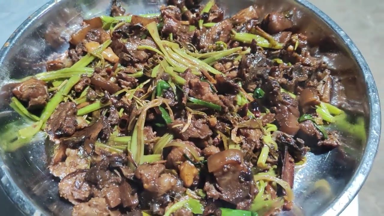 天气变冷了，做一道干锅香肉暖暖身体，太爽了
