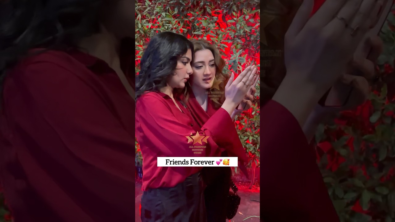 #MominaIqbal and #TubaAnwar captured best moment at #AsimAzhar first album launching #Bematlab