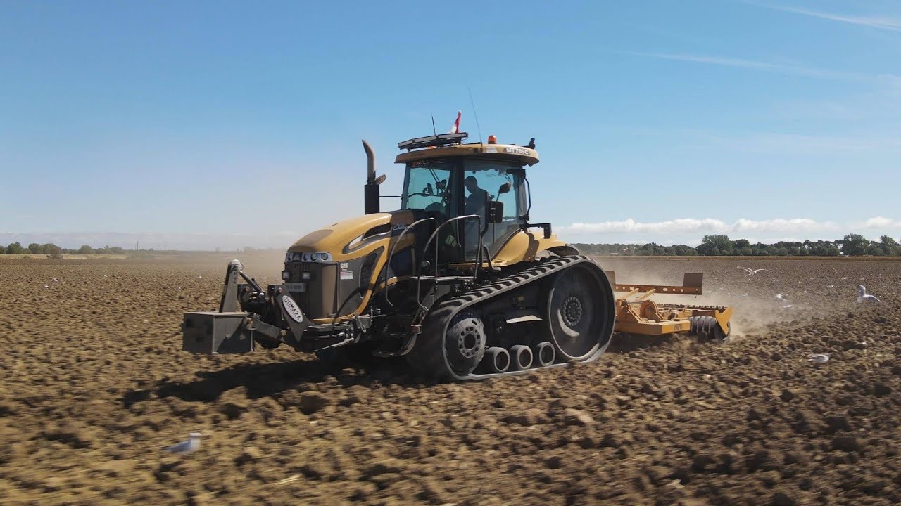 Challenger 765C au décompactage EN BORD DE MER