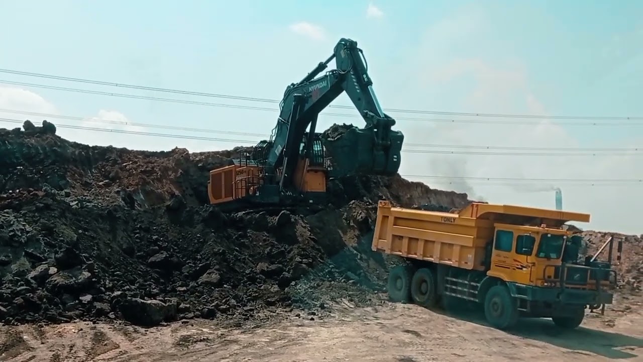loading perdana excavator new produk dari HYUNDAI ROBEX 1250-9 melayani tonly tl875kr