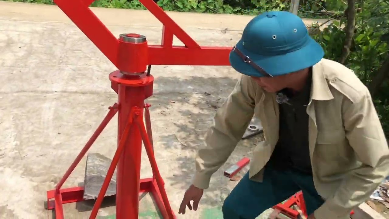 Cẩu xoay 360 tời vật liệu lên tầng.LH:0988546015.cơ khí Tiến Thành 