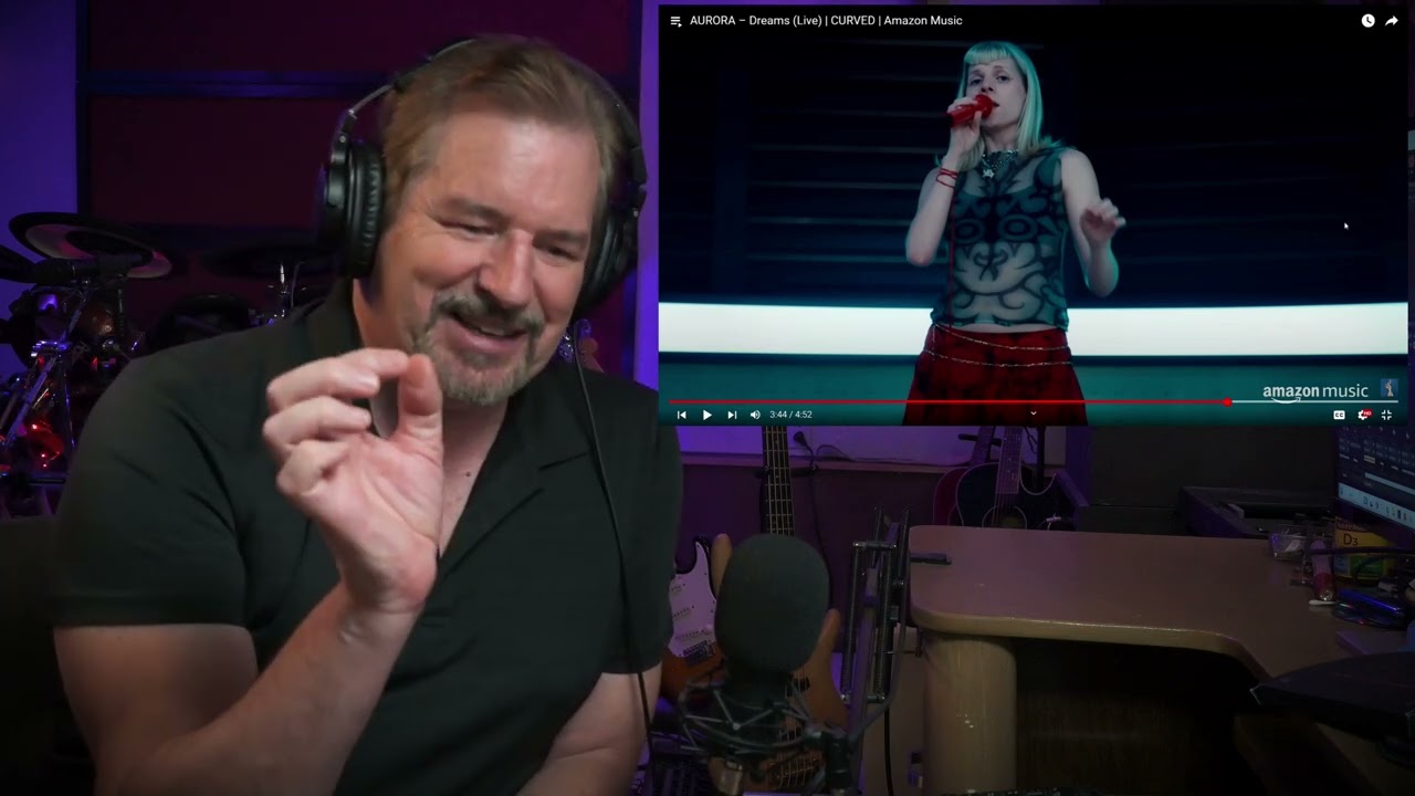 Реакция Renaissance Man на AURORA – Dreams (Live) | CURVED | Amazon Music