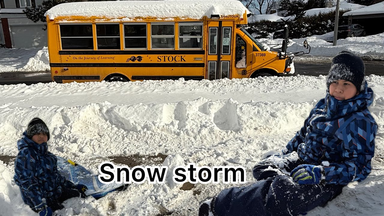 CANADA IS FROZEN !🥶 HOMES & CARS Buried Under Mountains Of Snow Ontario & Quebec