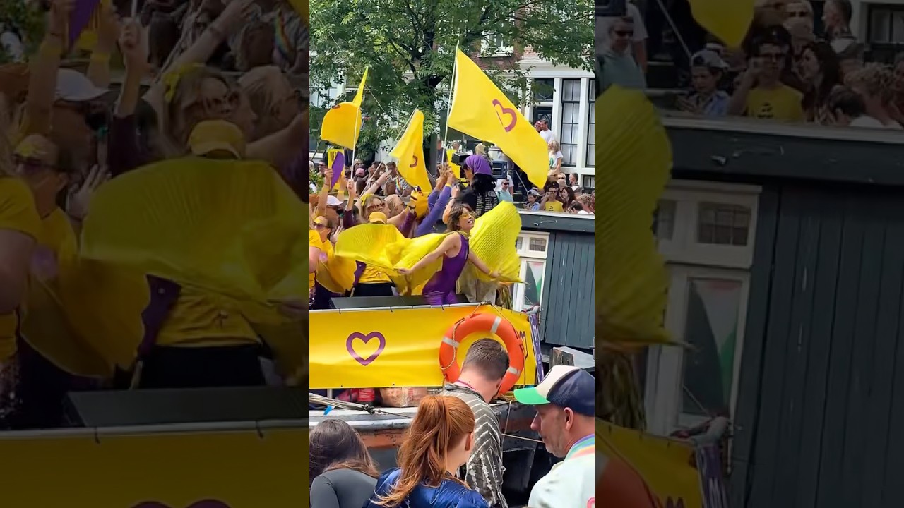 Amsterdam knows how to throw a party on water 🌈🪩 #CanalPride #AmsterdamVibes #PrideOnTheCanals