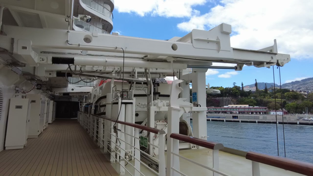 A walk round the Queen Anne promenade deck