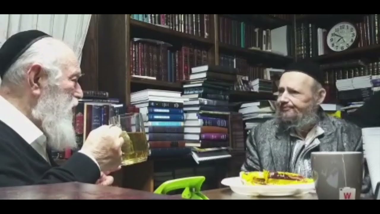 הרב דב קוק בביקור בבית חמיו הגאון רבי יצחק זילברשטיין - ר