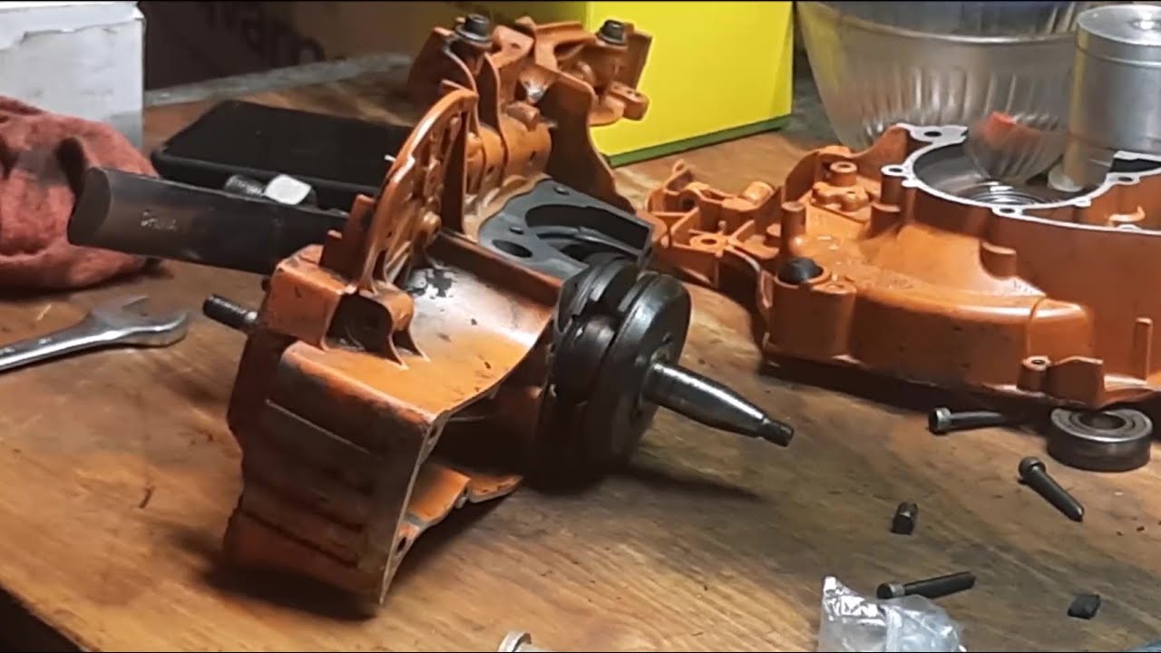 Husqvarna Case Assembly & Bearing Replacement Basics , A Husqvarna 575 & 576  Saw Salvage Project