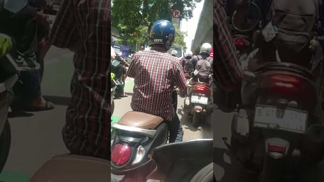 Tanah Abang siang hari 