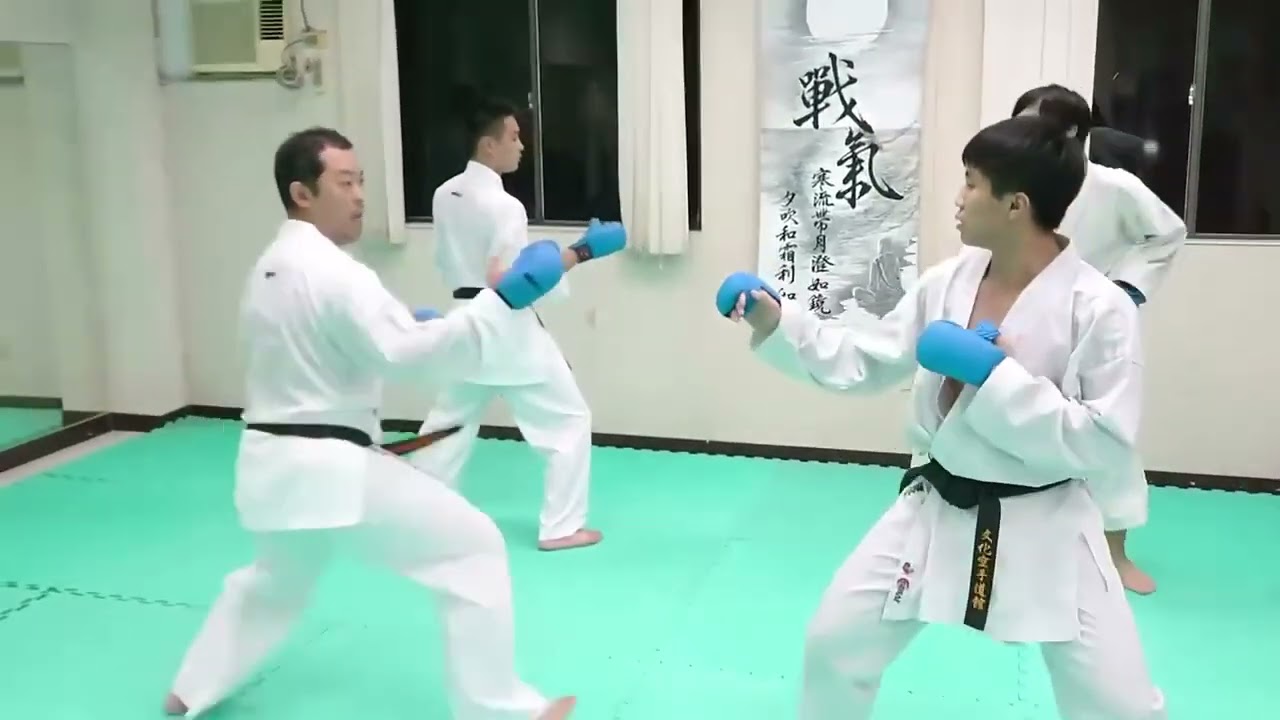 ［空手道］外線踢法 中段迴旋踢