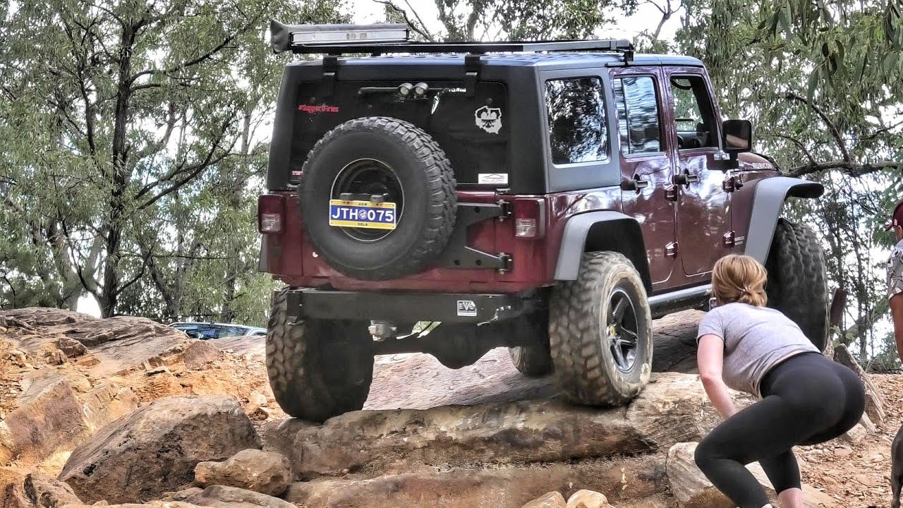 3 Jeeps Rock Crawling