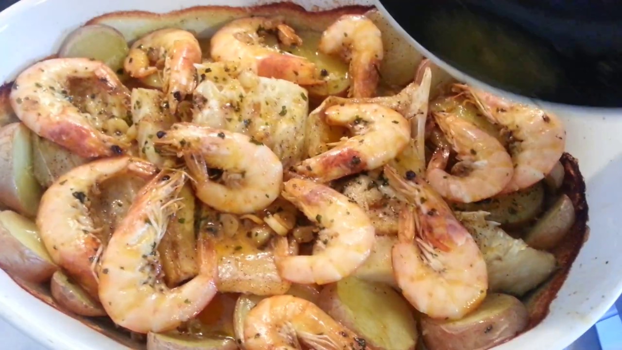 Bacalhau assado no forno, com camarão