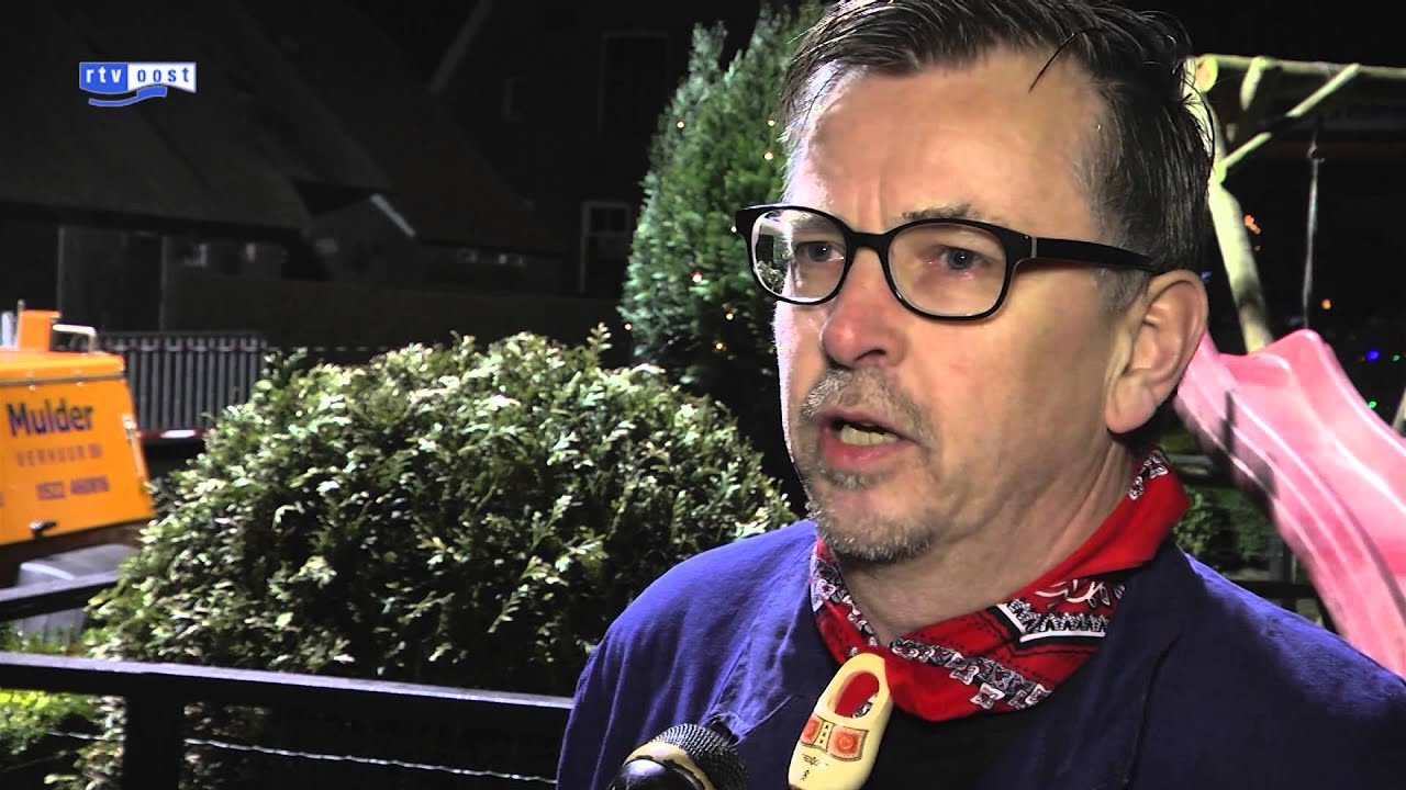 Geroffel van tweehonderd paar klompen in Rouveen bij klompenrace