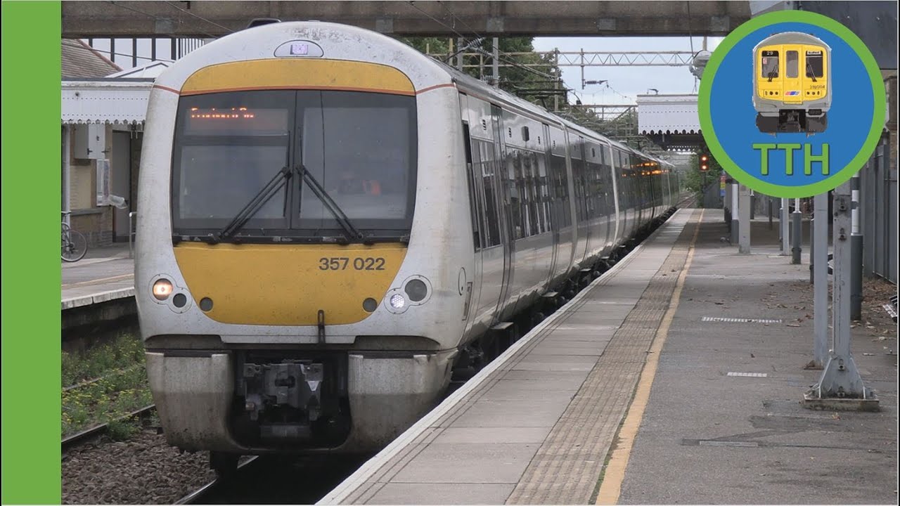Trains at Thorpe Bay