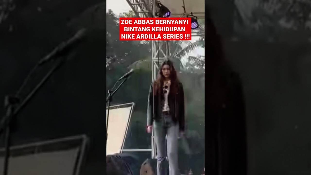 ZOE ABBAS JACKSON MEMBAWAKAN SEBERKAS SINAR SAAT PERFOM