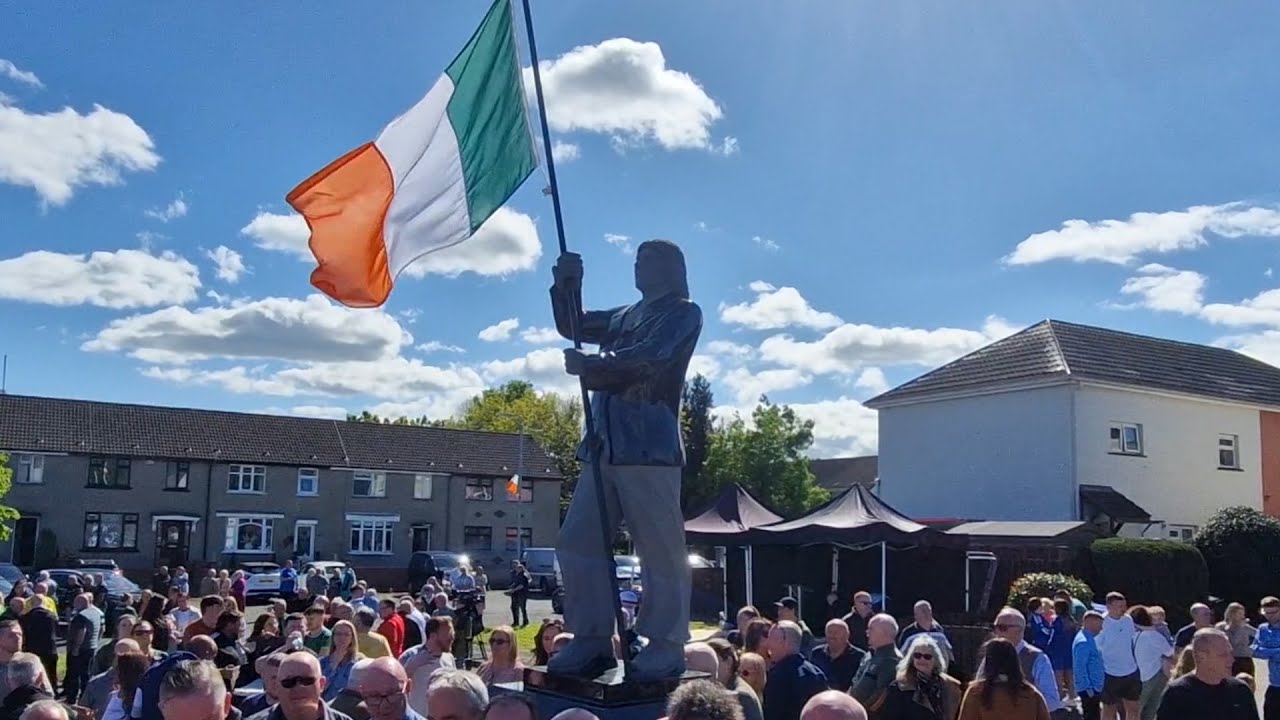 Beautiful statue of Óglach Bobby Sands unveiled.