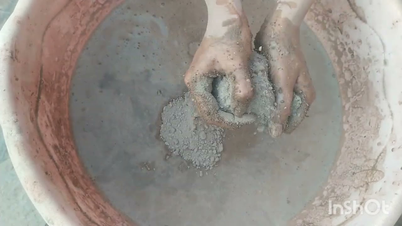 Gritty texture smashing in water 😍 mixing ❤️ Satisfying 