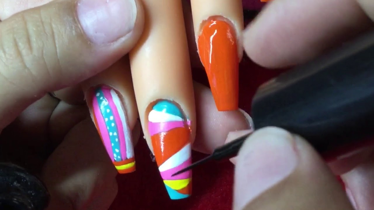 Set de uñas naranja esmaltado sencillo