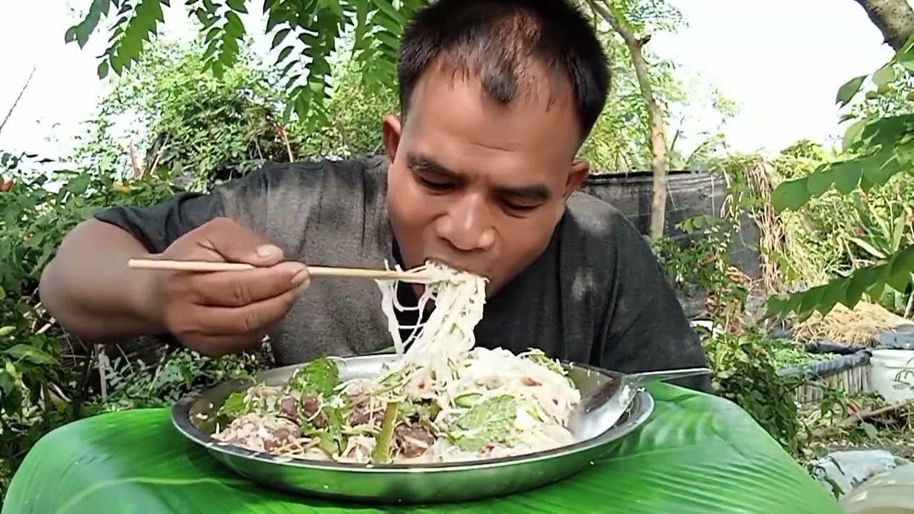 ขนมจีน น้ำยากะทิทำเองแซ่บๆ