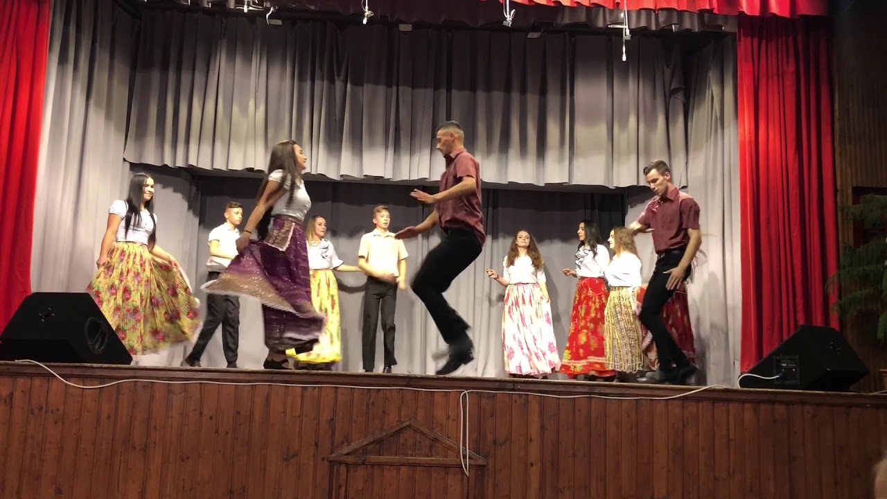 B&aacute;tai Vadvir&aacute;g Hagyom&aacute;nyőrző T&aacute;nccsoport