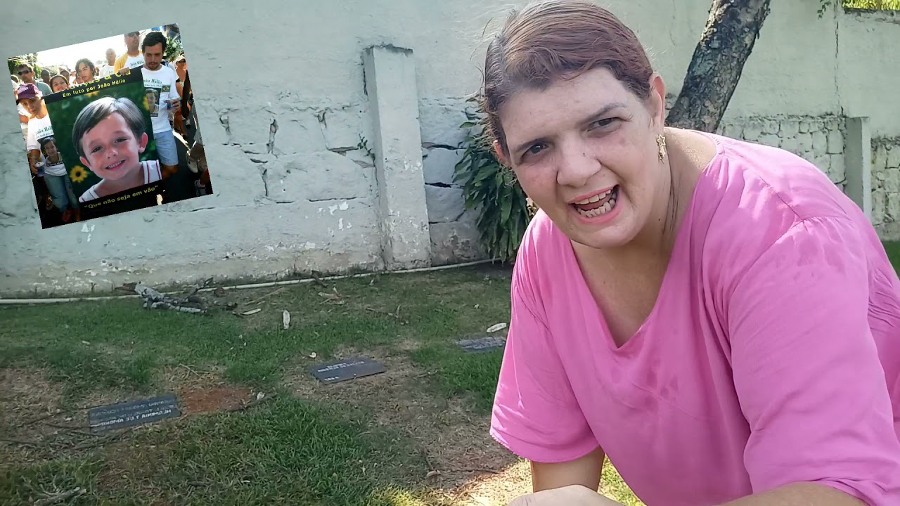 Túmulo de João Hélio, menino morto arrastado pelas ruas do Rio de Janeiro por bandidos.  Nova visita
