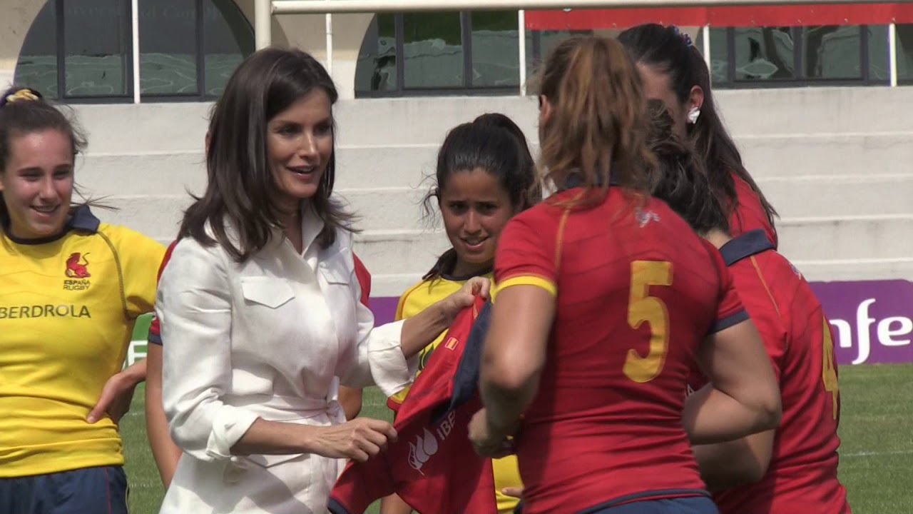 S.M. la Reina asiste a un entrenamiento de la selección española femenina de rugby