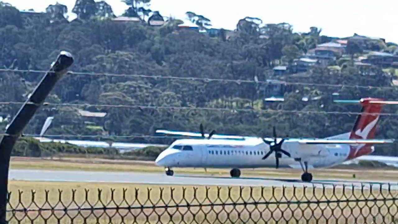 Qantaslink Dash 8-400 landing @ Merimbula Airport.