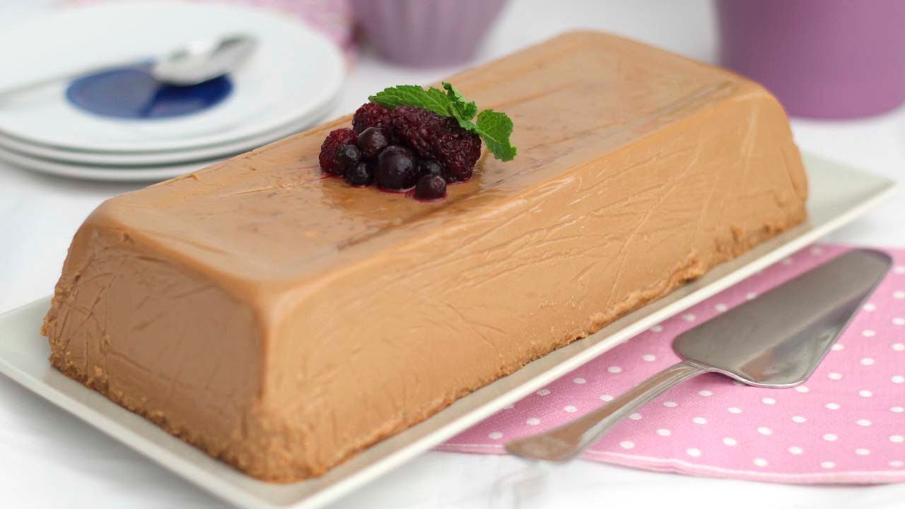 FLAN DE CHOCOLATE CON AVELLANAS Y NATA