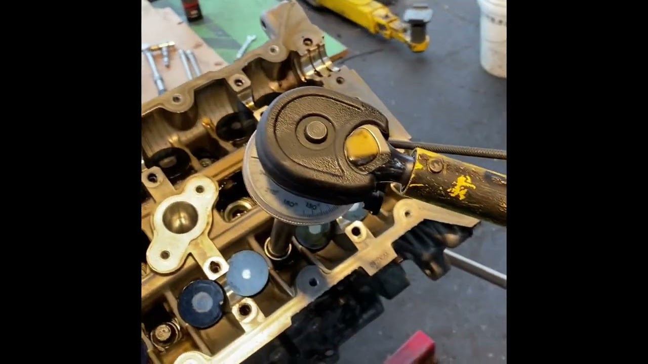 Hyundai/Kia 3.3l engine/ 3.5l .Engine rebuild in this video.