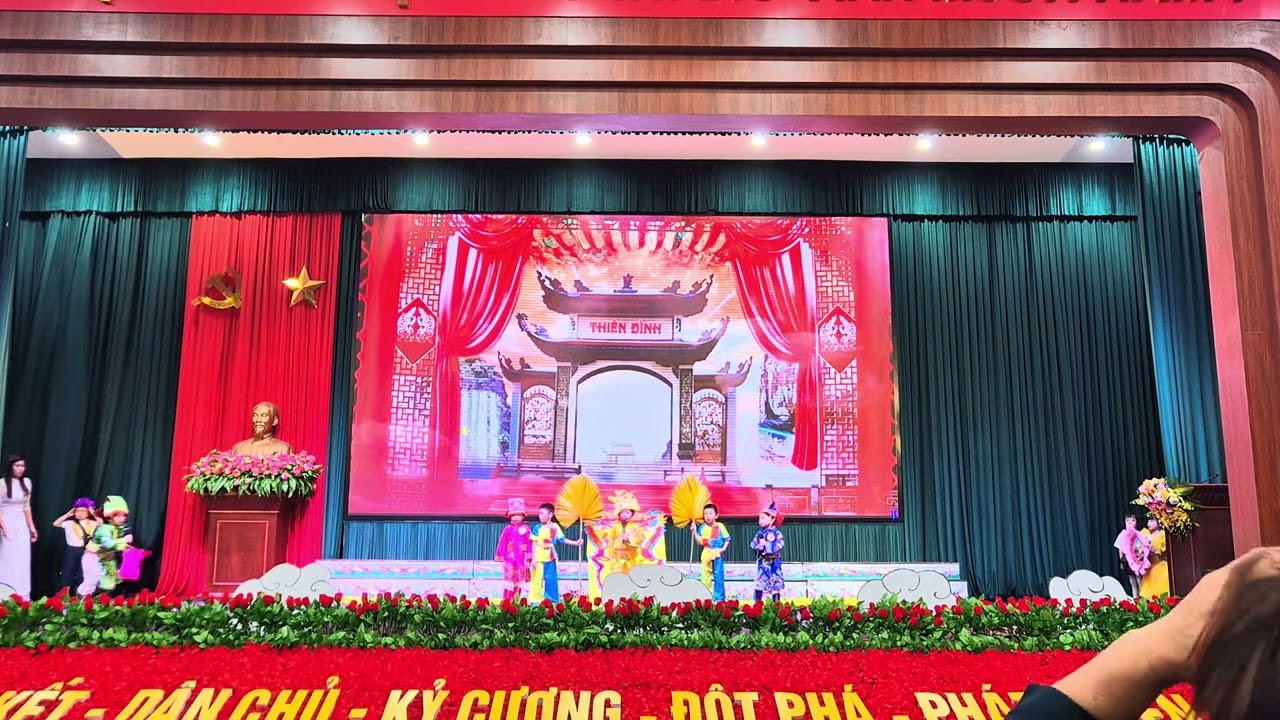 Đội thi Trường MN Ít Ong. Phần thi Bé đến từ đâu?