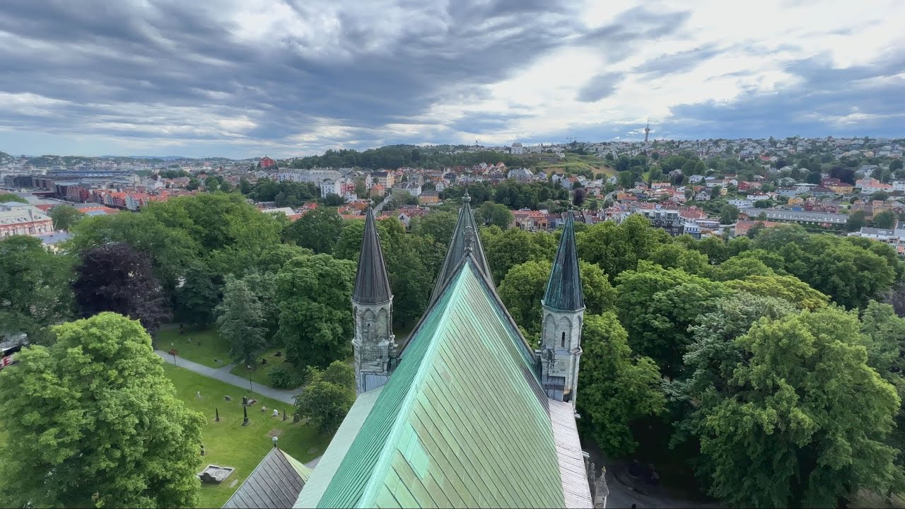 NIDAROS DOMKIRKE.  I CLIMB A TOWER.  WILL THIS WIDER AMERICAN MAKE IT?