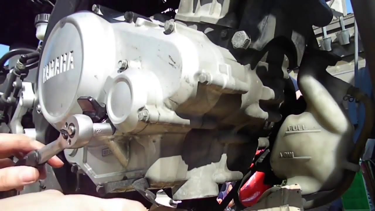 YAMAHA YZF R-125 OIL CHANGE