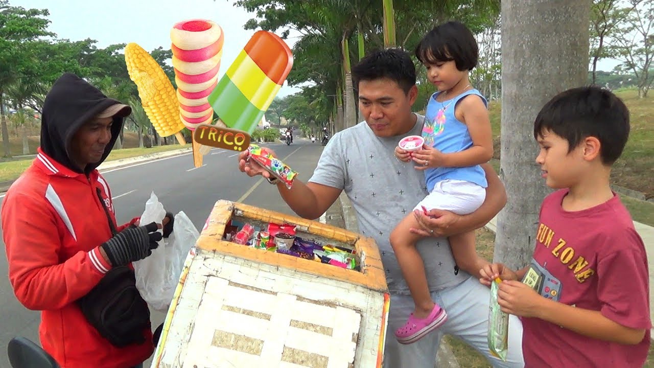 Menunggu Paman Penjual Es Krim - Beli Es Krim Paddle Pop sebelum Jalan Naik Sepeda