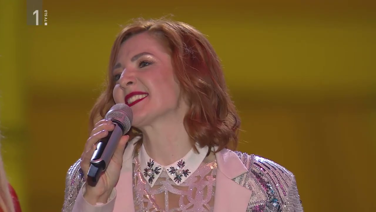 Eva Hren in Lara Baruca: VSI LJUDJE HITIJO (glasbeni nastop iz oddaje in prireditve Poletna noč)
