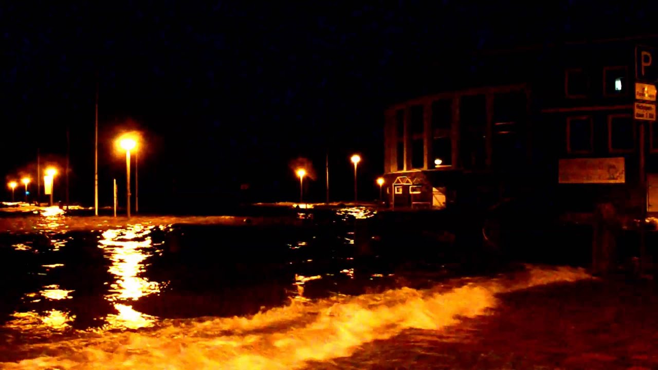 Nachthochwasser am Helgolandkai in Wilhelmshaven (Sturmtief Felix)