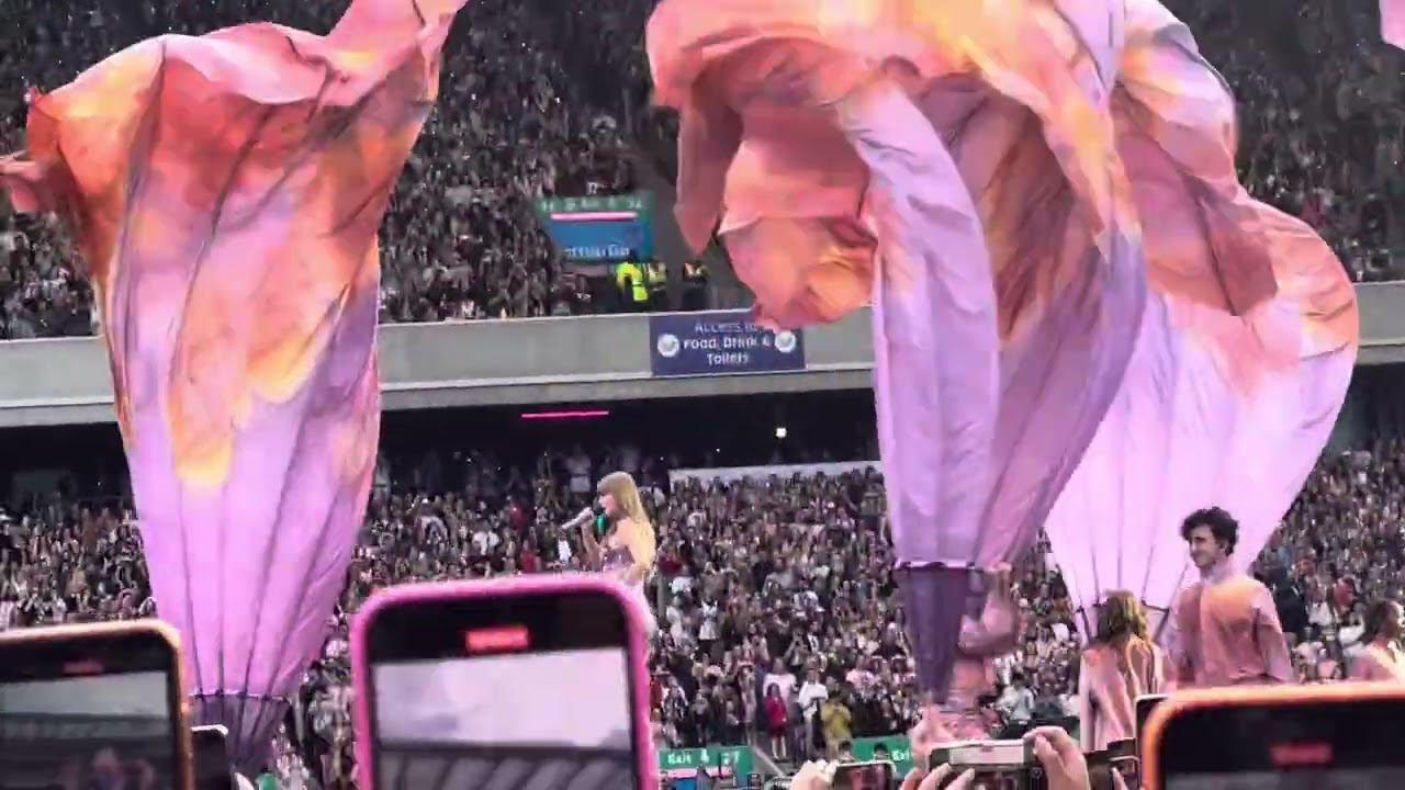 The bug opening taylor Swift in Edinburgh
