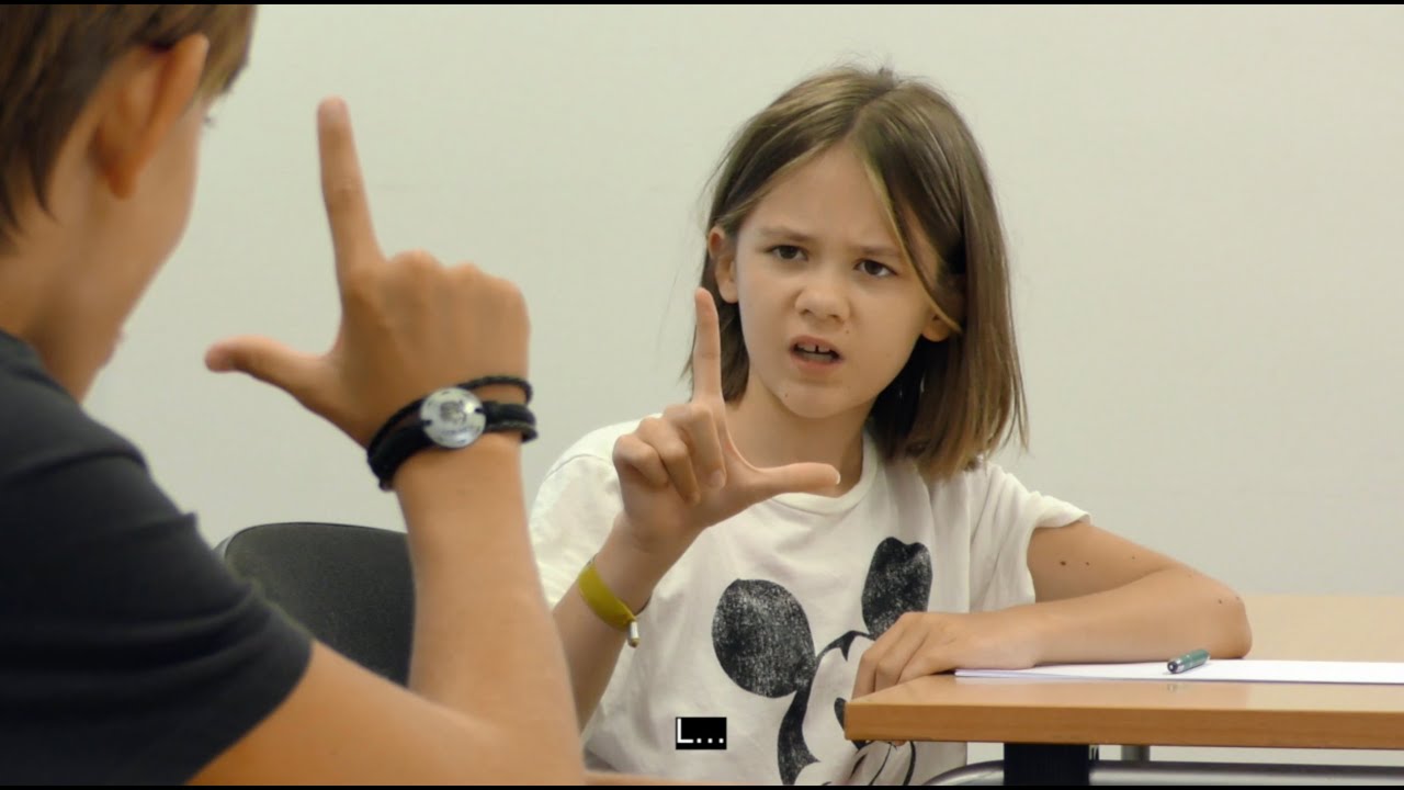 Wir gebärden für Menschenrechte! Der Sensibilisierungskampagnenfilm 2021 des DGB