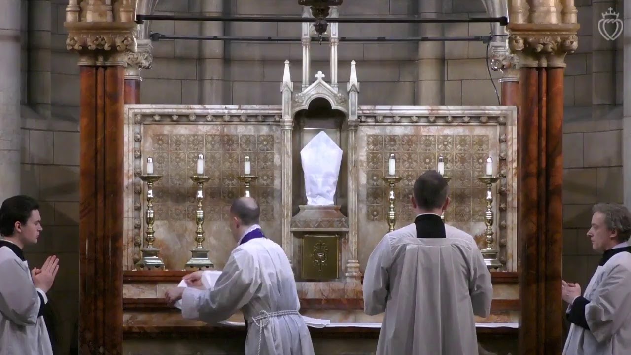 SSPX Great Britain - Maundy Thursday: Stripping of the altar