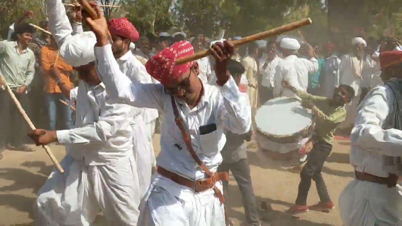 शिकारपुर गैर नृत्य।  बहुत ही सुन्दर नजारा।  @ApeshwarStudio
