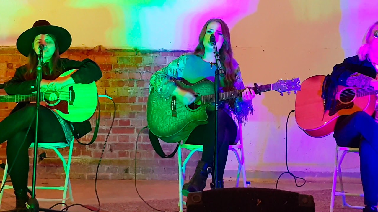 Emily Frith - Straingers @ The Shoe Factory Social Club - Belles & Gals 31-03-2019-4k
