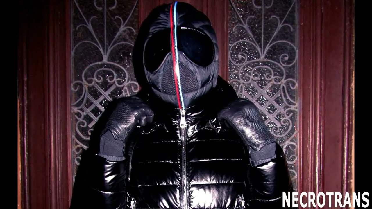OBSIDIAN VANGUARD: THE ULTIMATE GLOSSY SKI ARMOR. RESPIRATOR & VISOR ENGAGED.