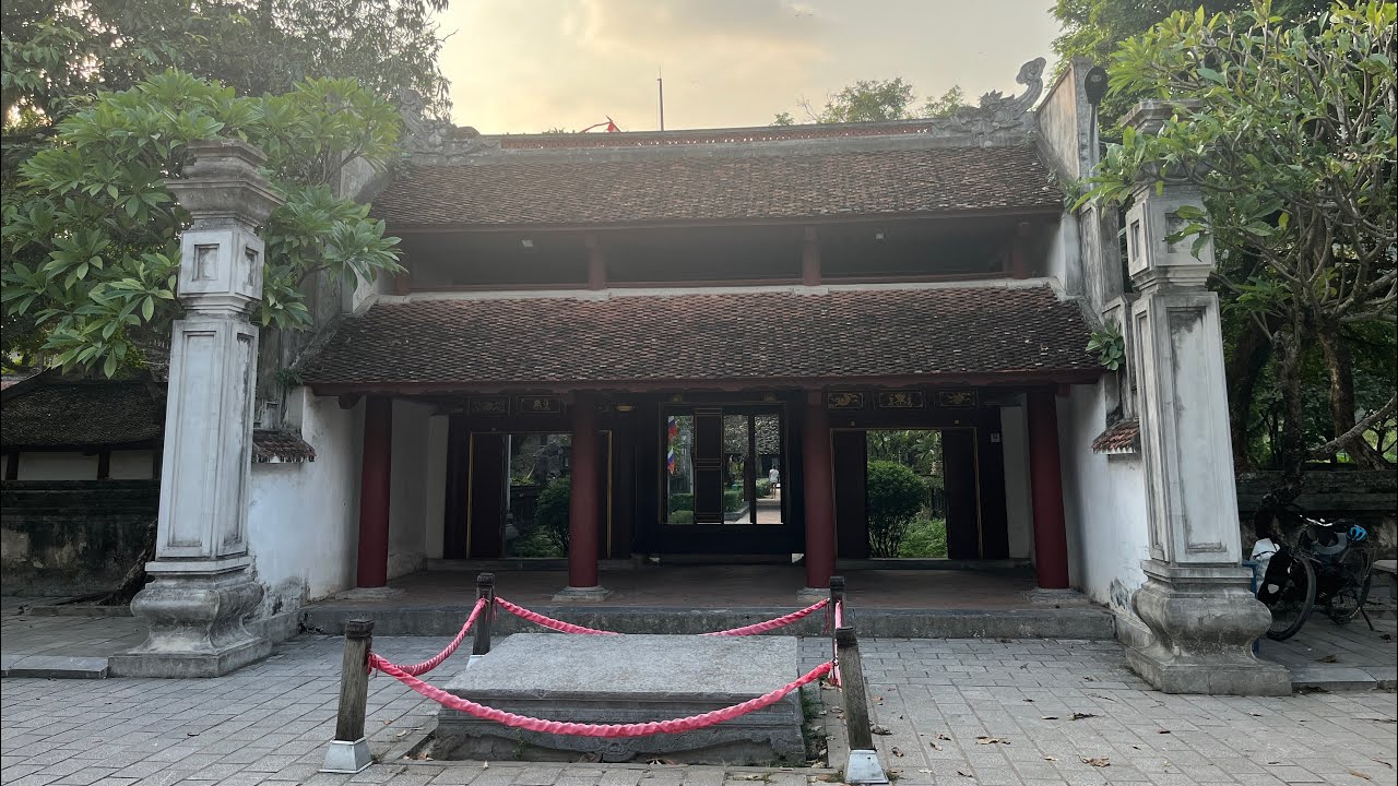 Travel in Ninh Binh - Part 1 : Visit Hoa Lu ancient capital ( Temple of King Dinh and Le )