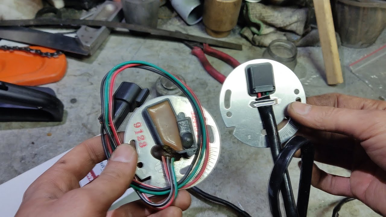 Замена датчика зажигания (Cam Position Sensor) на Harley-Davidson FLHRCI 1997